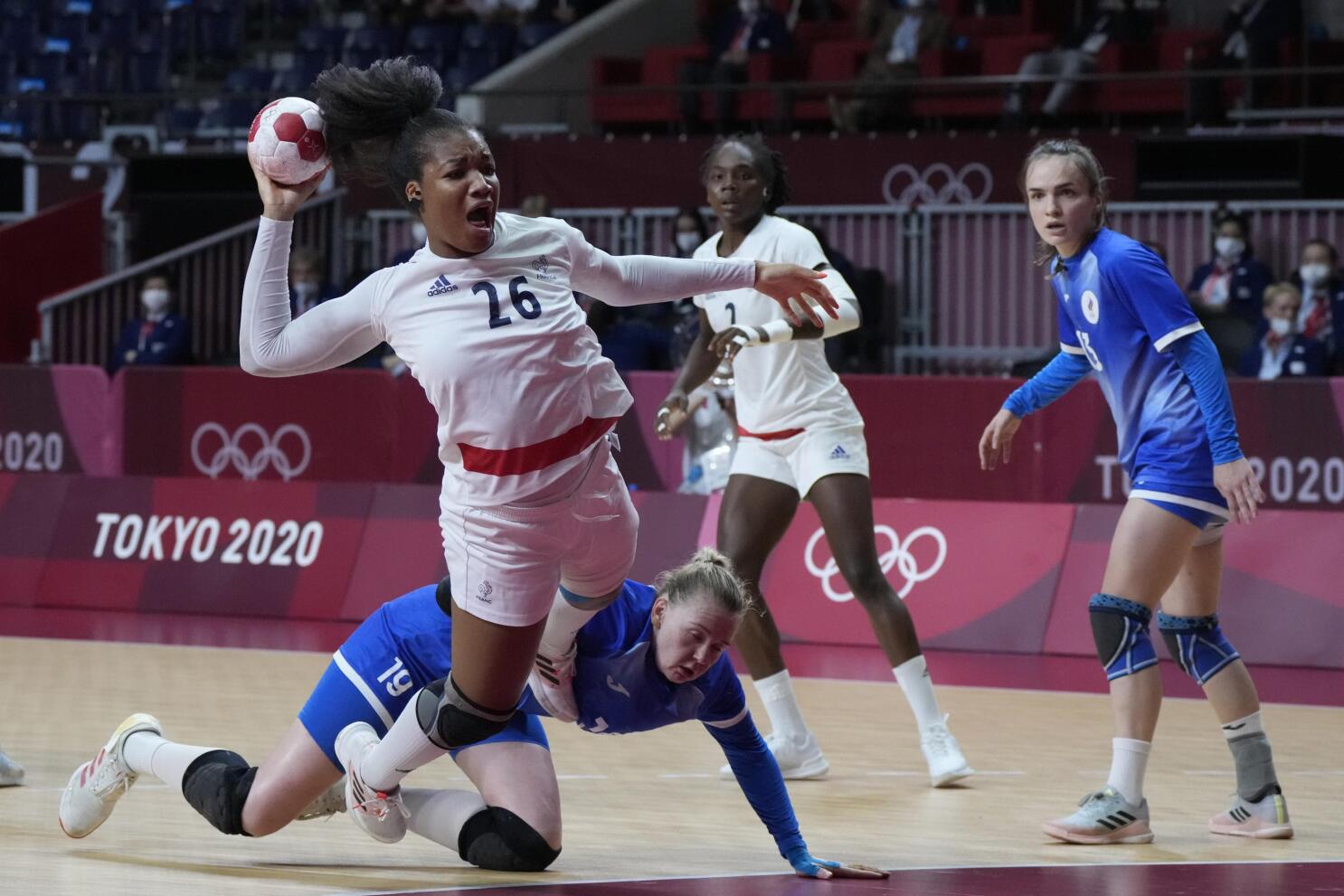 Femme handball deals